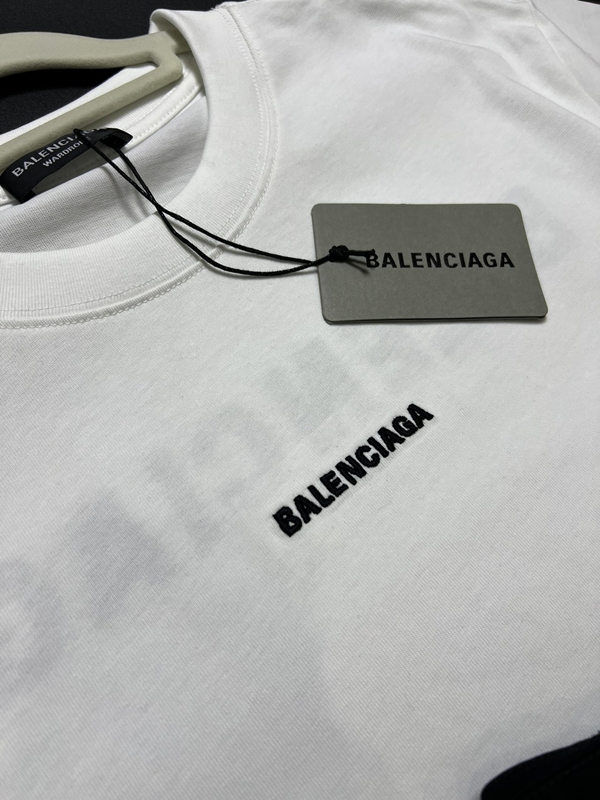 ブランドTシャツ側面デザイン